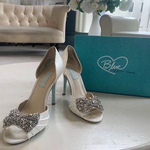 Gown: Sparkel Bow, Satin Ivory Bridal Heals